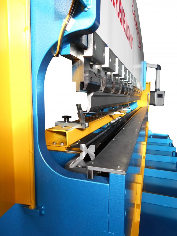 A combined SHEAR / PRESS BRAKE