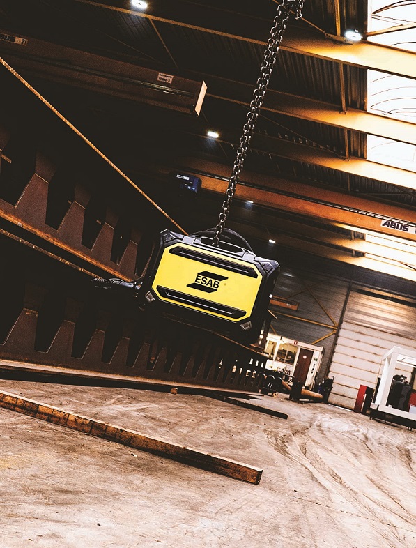 rane-rated handles enable lifting the feeder by a hoist or crane.