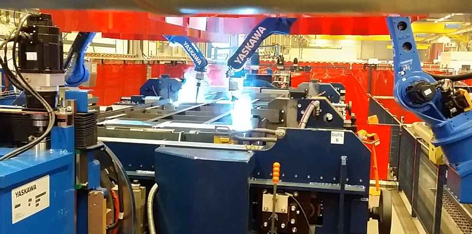 Schweißzelle mit Robotertechnik mit zwei Robotern bei TRUMPF in Hagenau