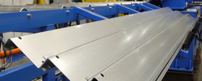 Flexible rollforming line for purlin profiles